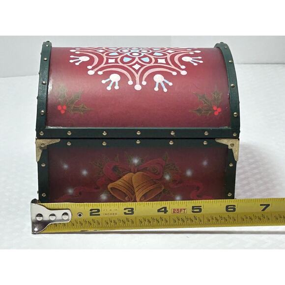 Animated Christmas Music Chest/Box We Wish you a Merry Christmas Figgy Pudding - Picture 10 of 11